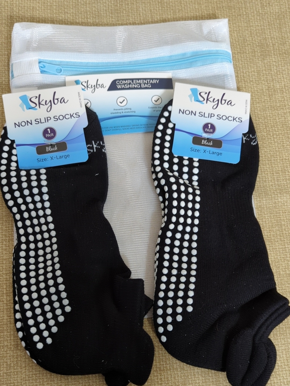 Skyba Non Slip Grippy Socks 2 Pairs Plus Washing Bag Black XL